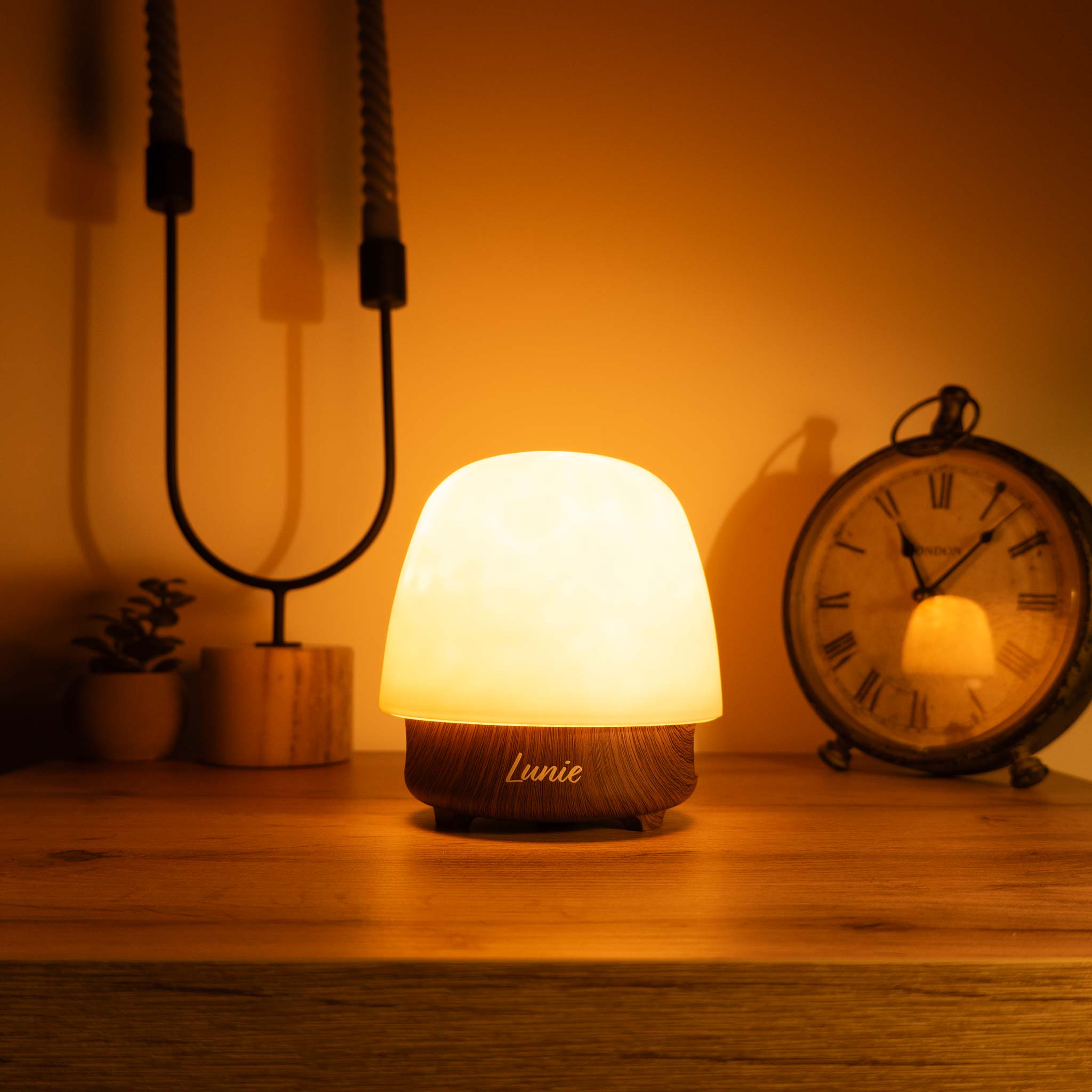 Lunie Lamp